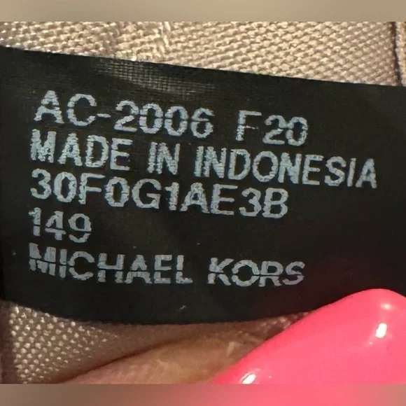 Michael Kors Carrie Shoulder Bag (EUC) - Picture 11 of 16